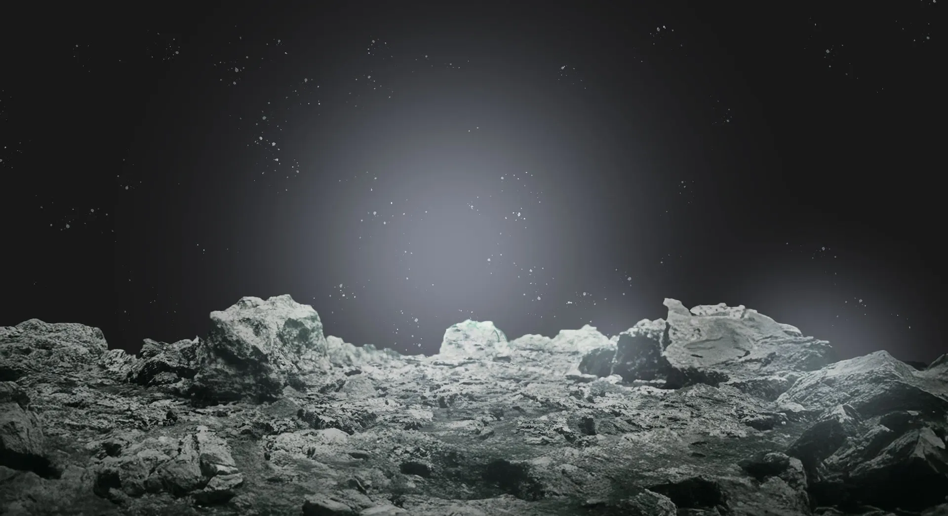Rocas grises en la noche bajo un halo de luz